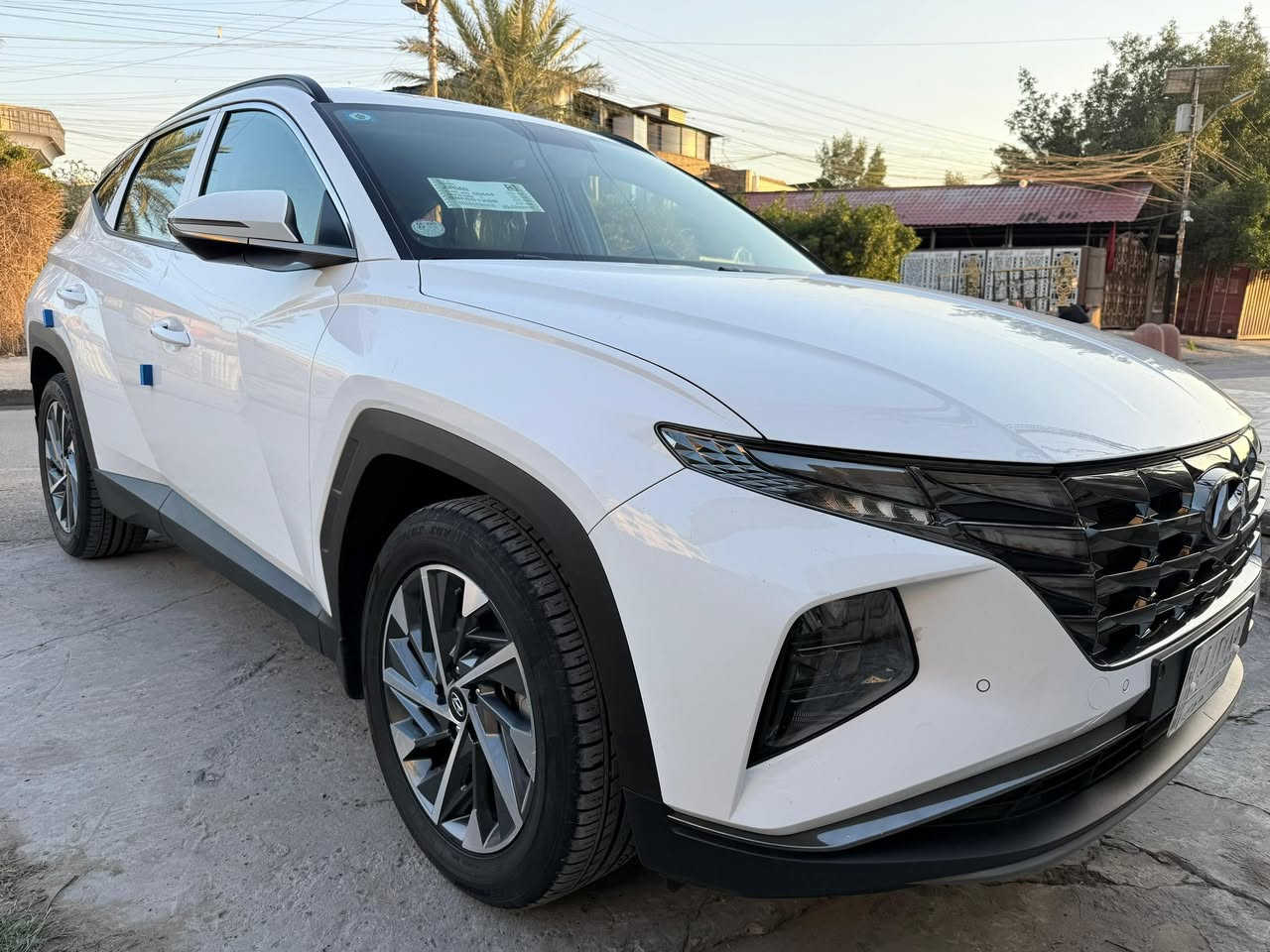 السلام عليكم عندي توسان 2024 خليجي السيارة كفاله عامه من الصبغ والضربه والتبديل السيارة جديده بمعنى الكلمة ماشيه 37 ألف السيارة فول عده البانوراما 
بصمة 
محرك 2000 
جلد 
كشنات كهرباء 
سايد بريك بصمة
تحكمات
اوتو هولد 
حساسات 
كاميرا 
شاشة 
وباقي المواصفات المعروفه 
السعرررررر 205$ 
مكاني بغداد 
للاتصال 
***********
