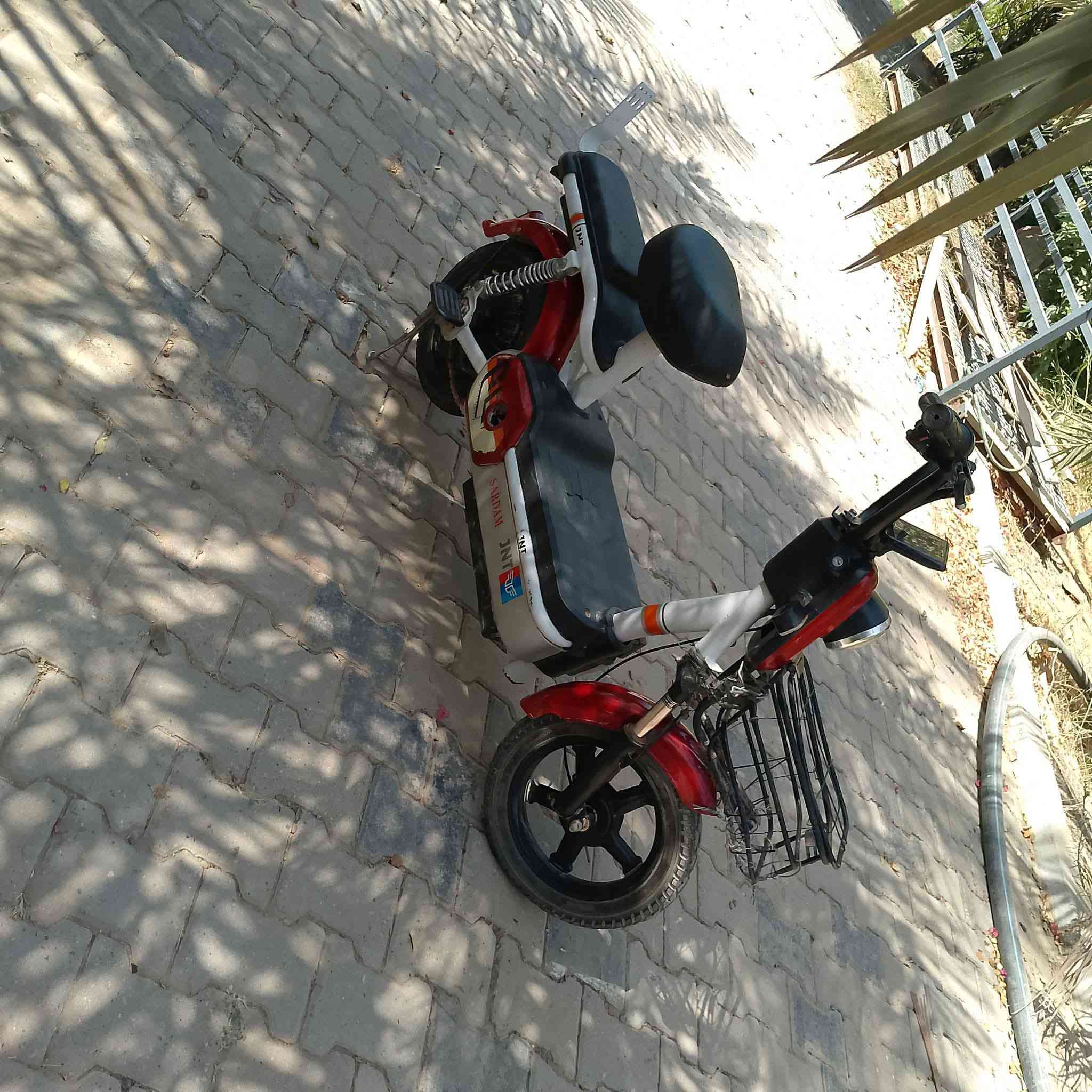 السلام عليكم دراجة شحن حجم 14 فول مواصفات للبيع مثل ما معروضة كدامك سويج بصمة قفل تاير نضام سرقة
اشاير السعر 230 الف وبيها مجال الله شاهد علي دراجة ما بيها اي شيئ تمشيك 20 الى 25k كيلو العنوان الزعفرانية 
***********
سبب البيع محتاج
