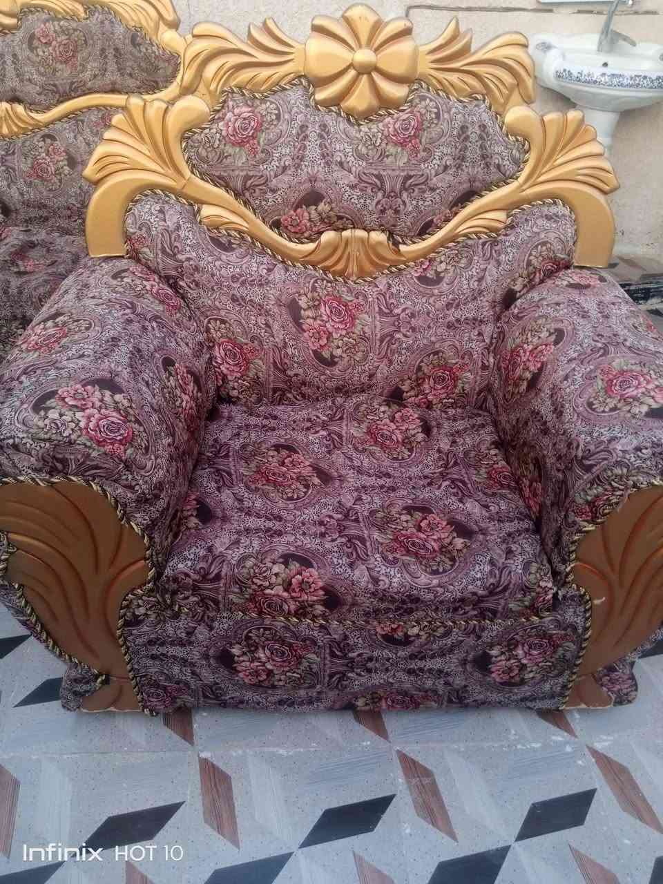 السلام عليكم يوجد تخم نضيف
3 اصقار و2 وسط 1 دابل اكبر منهن بشويه 
السعر 200 وبي مجال 
المكان تكريت القادسيه قرى وردي 
للاستفسار الاتصال ***********
