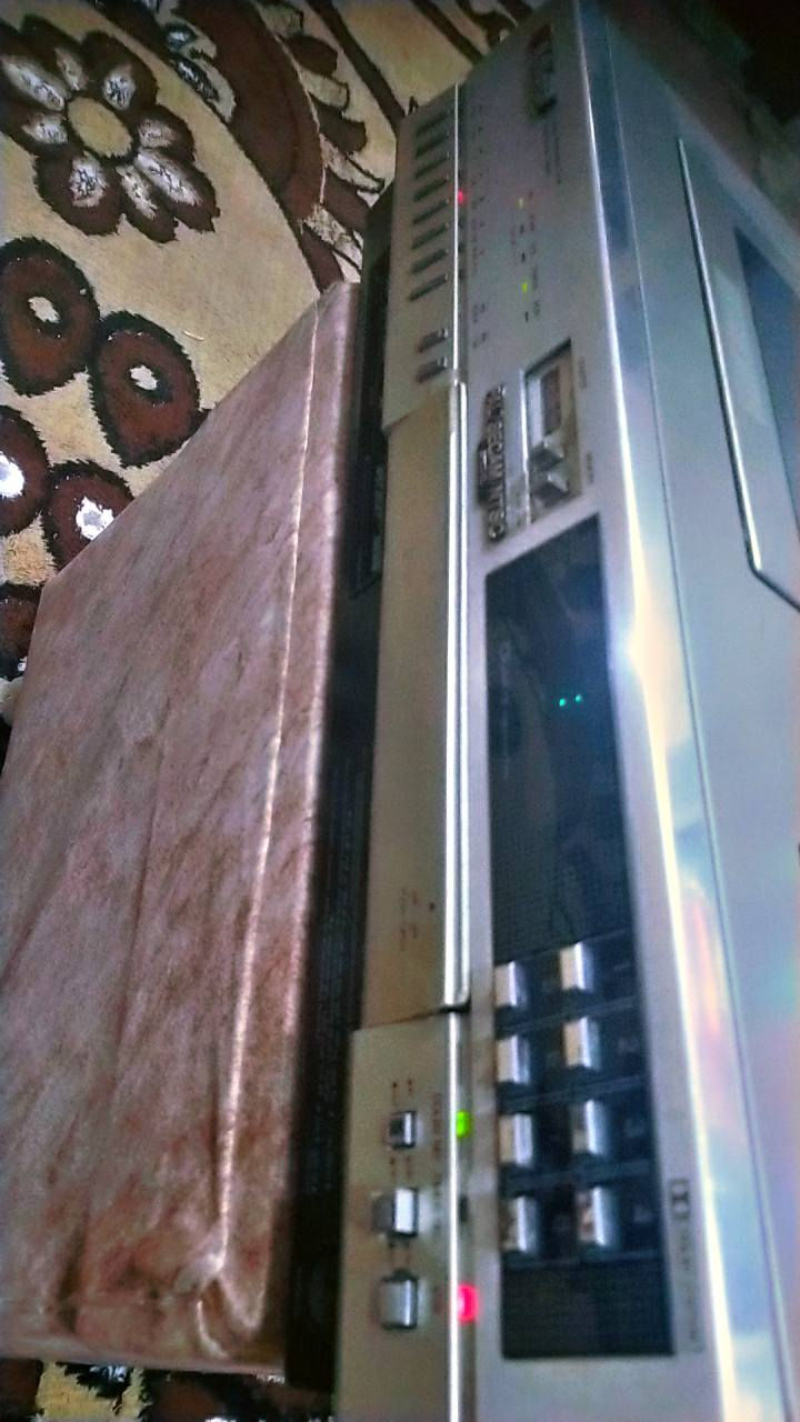 البيع تلفزيون سام سونك الموئسه وفديو نشلل 7000لوك نضافتهن 95٪ بلاديات علا وضع الشركه نضيفات جدن جدن الاتصال علا الرقم ***********والله والي التوفيق
