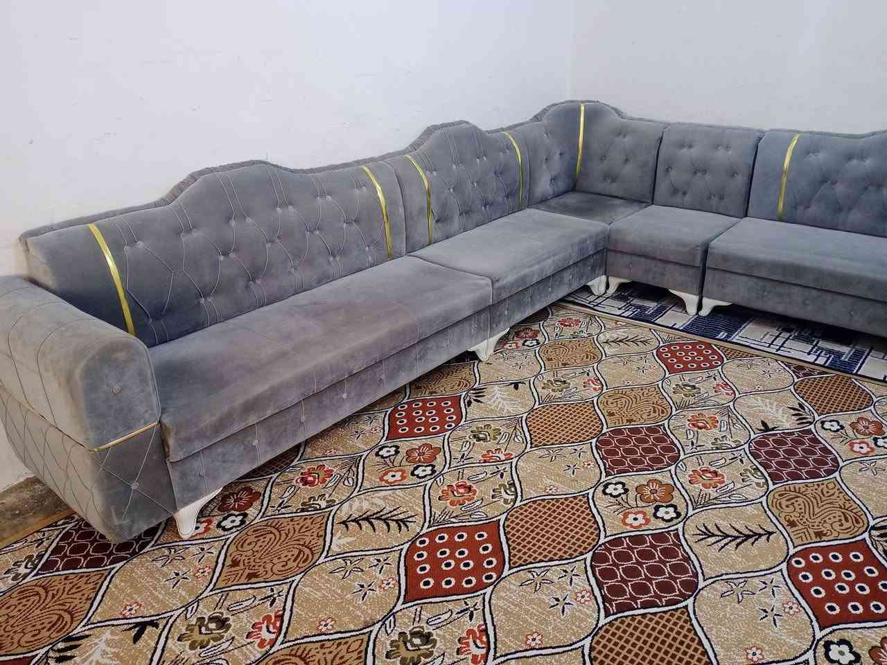 ديوان 10مقاعد تسكام وقوي ثكيل تكمه شرط تسكام بلوك اسود جديد كلش اي ضررمابي نضيف جد سعره 260يوجد توصيل داخل كربلاء ***********
