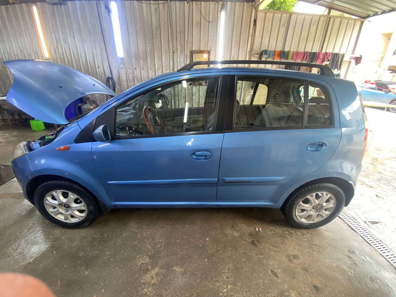 سلام عليكم شباب شيري A1للبيع سياره جديده مال زوجتي ماتطلع بيها قليل استخدامها تدفئه تبريد شغاله التبريد ثلج اوتماتيك رقم مميز بيها هزه جديدة السعر 37 ورقه وبيها مجال بسيط جدا ***********
