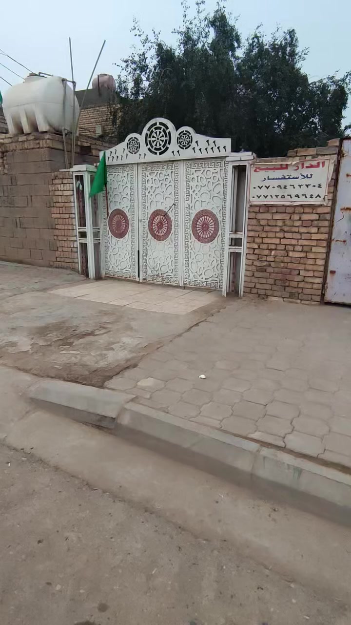 بسم الله الرحمن الرحيم 
السلام عليكم 
دار للبيع مساحه (450 متر ) 
ميسان حي المصطفى قرب علوه الحبوب الجديده . متوفر كافه الخدمات في المنطقه للاستفسار الاتصال
***********
