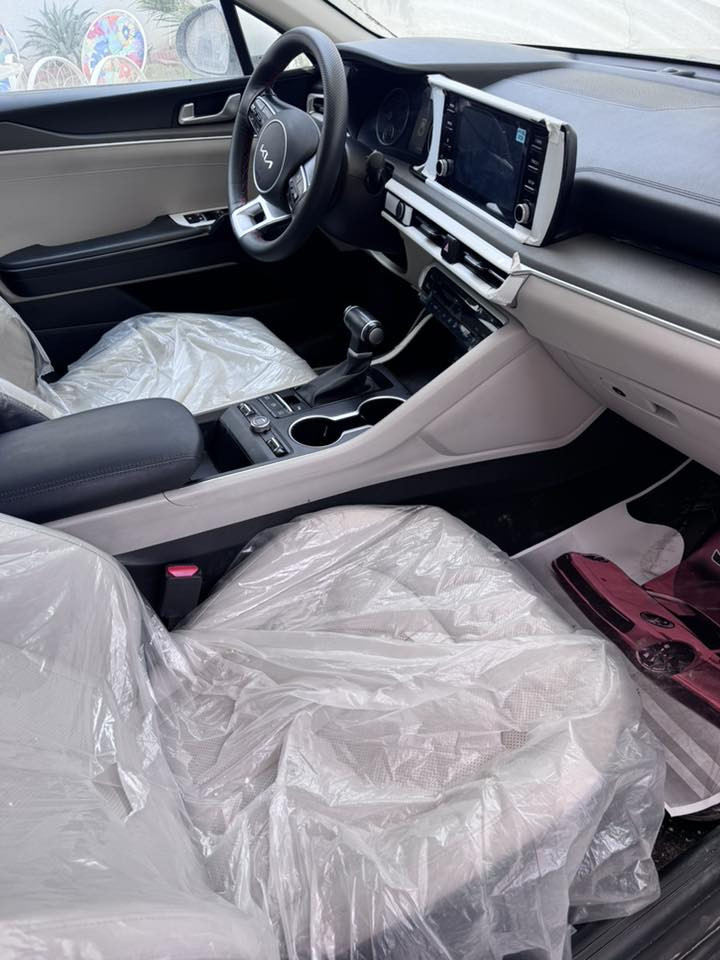 السلام عليكم عندي كي فايق موديل 2023 ماشيه 23السباره جديده جدا بحاله الزيرو وكاله نم
كشن السائق كهرباء 

جلد اصلي 

بصمه كشن حار بارد 

محرك 2000 دوش 

كامره اصليه 

حساس امامي وخلفي 

لد امامي وخلفي 

زنون عالي وناصي شاحن موبايل 

بنورما وبعد بيها مواصفات 

بيها بارد شبر باب الصدر 

باسمنه تحويل مباشر 

السعر 213$

مكان الاعظميه / الوزيريه 

للاتصال ***********
