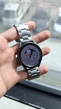 ساعة سامسونك galaxy watch 6 classic  حجم 43 كل غراضها موجودة وياها 3 س...