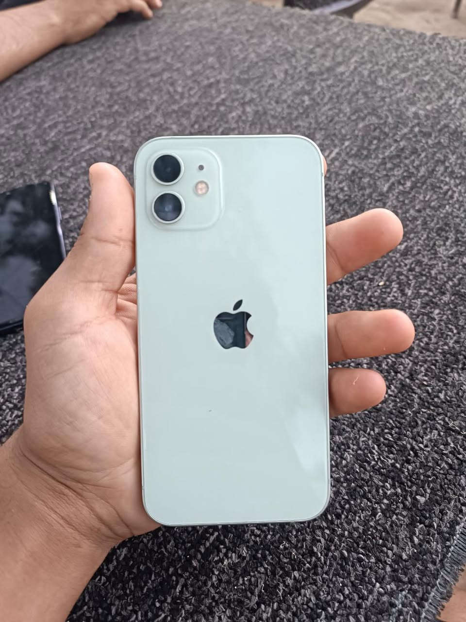 ايفون 12 عادي 
شاصي نظيف مثل ما موضح بالصور 
بطارية 97 مرفوعه 🔋 
شاشة ما مبدل مال موبايل الأصلية 
كاميرا نظيفة كلشي مابيها 
سعر : 300 
او مراوس دزلي شعندك 
تواصل خاص .


**إذا كنت صاحب هذا الإعلان وتريد حذفه لأي سبب، رجاءا أرسل رسالة إلى الدعم الفني**