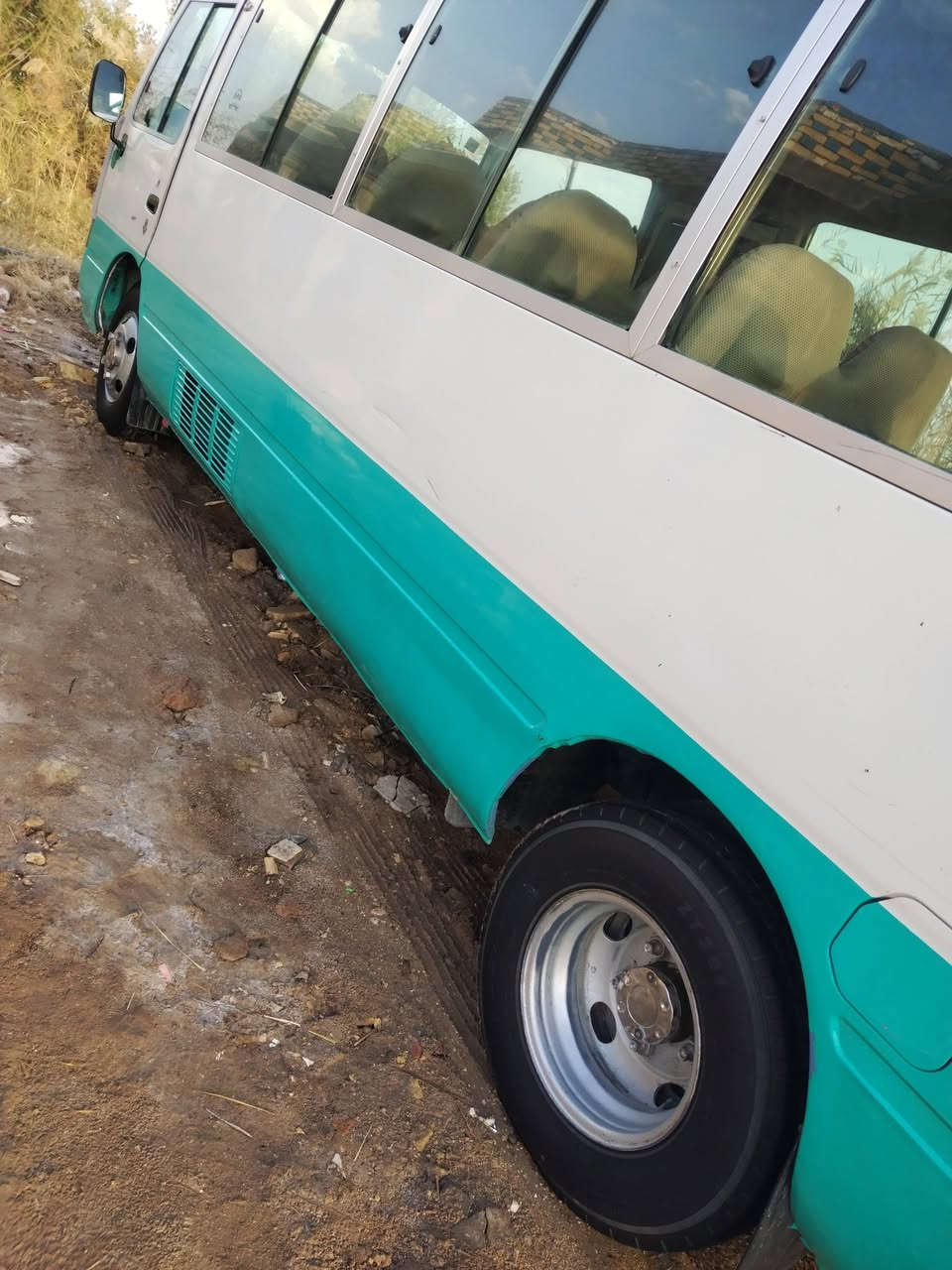 كوستر للبيع موديل2002
مكينه وكير مكفولات 
اكسن بيه ونه 
سياره بس الاخضر مصبوغ 
ما متواجد على فيس رقم ***********
