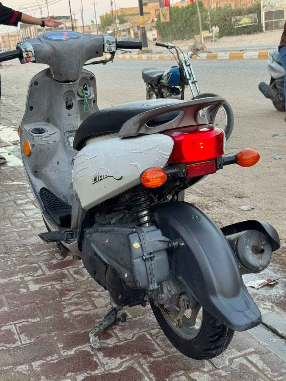 دراجه فله للبيع
الدراجه كفاله عامه ختم واحد كلها بلاد
صارلها 15 يوم من طالعه من الرمبه
نكره سلف خرسه ما نقصها برغي
سعرها مناسب مناسب
الديوانيه ***********
