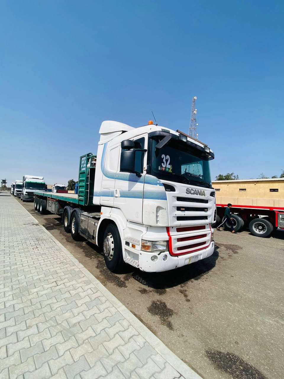 اسكانيه 2008سنكل امامي دوار
مربوطه  بسنويه افلات اربع محاور 
رقم كركوك  قرار 48مالك موجود
 مكينه 420 اربع خطوط كير اوتوماتيك 
رتايدر تبريد 
كير مكينه شاصي مكفولات 
تخم تاير سياره بشغل 
الراس فقط لبيع 
الاستفسار ***********
