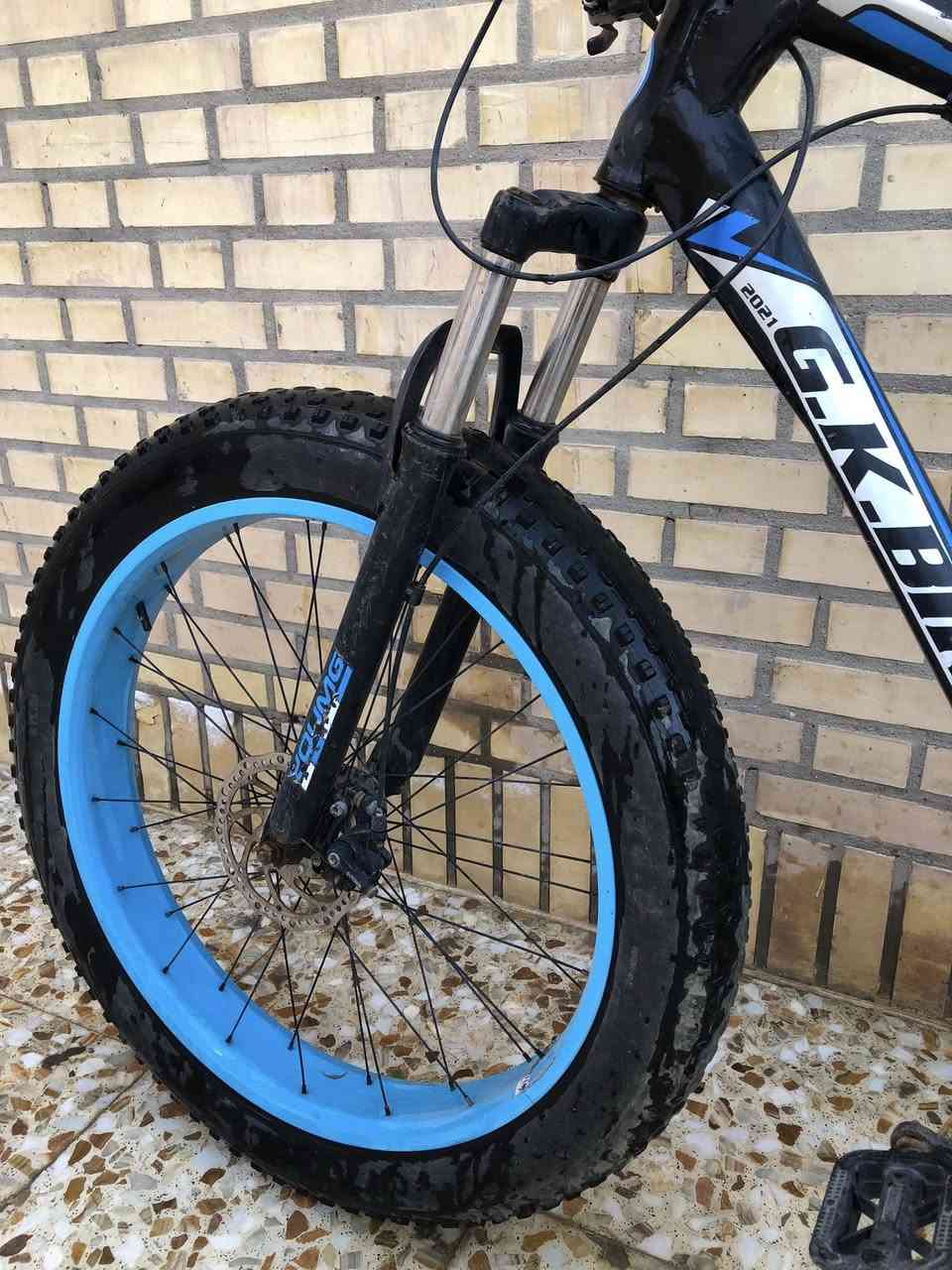 : بايسكل فات بايك GK-Bike مقاس 26
الحالة: نظيف جداً، كير شغال، 
المميزات: عجلات عريضة للرمل والطسات، هيكل ألمنيوم خفيف
سبب البيع: تحديث لموديل أحدث
السعر: 150 ألف نهائي،  للشراي
المكان: العمارة - استلام وتجربة يد بيد


**إذا كنت صاحب هذا الإعلان وتريد حذفه لأي سبب، رجاءا أرسل رسالة إلى الدعم الفني**
