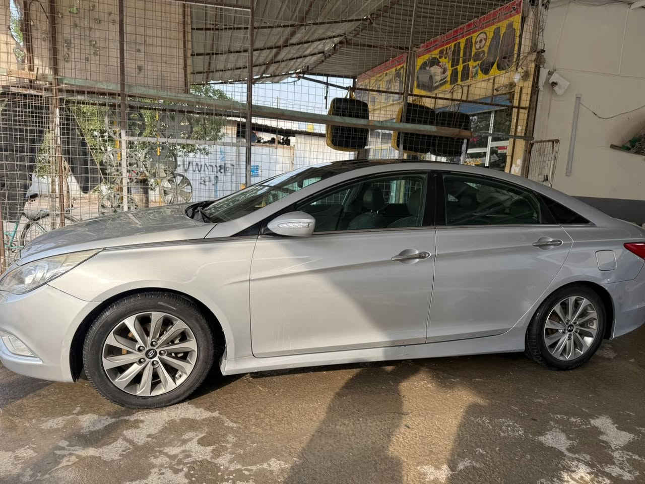 للبيع سوناتا 2014 لمتدد فول للاخير 
كشنات جلد 
رادار جانبي 
سستم صوت موصفات الفول المعروفة 

محرك 2400 صور الحادث موجودة بل منشور بنيد مبدل نفسة اصلي وانصبغ اثر الجراد  
ماشية 150 الف ميل 
سياره مالك واحد على ايدي اني كاصهه ولسة عدي 
محرك وكير بلادي  شرط مامفتوح ولابدل شي بي 
ادامة كاملة لمنظومة البانزين  
رقم بابل باسمي مجدد سنوية 
***********
