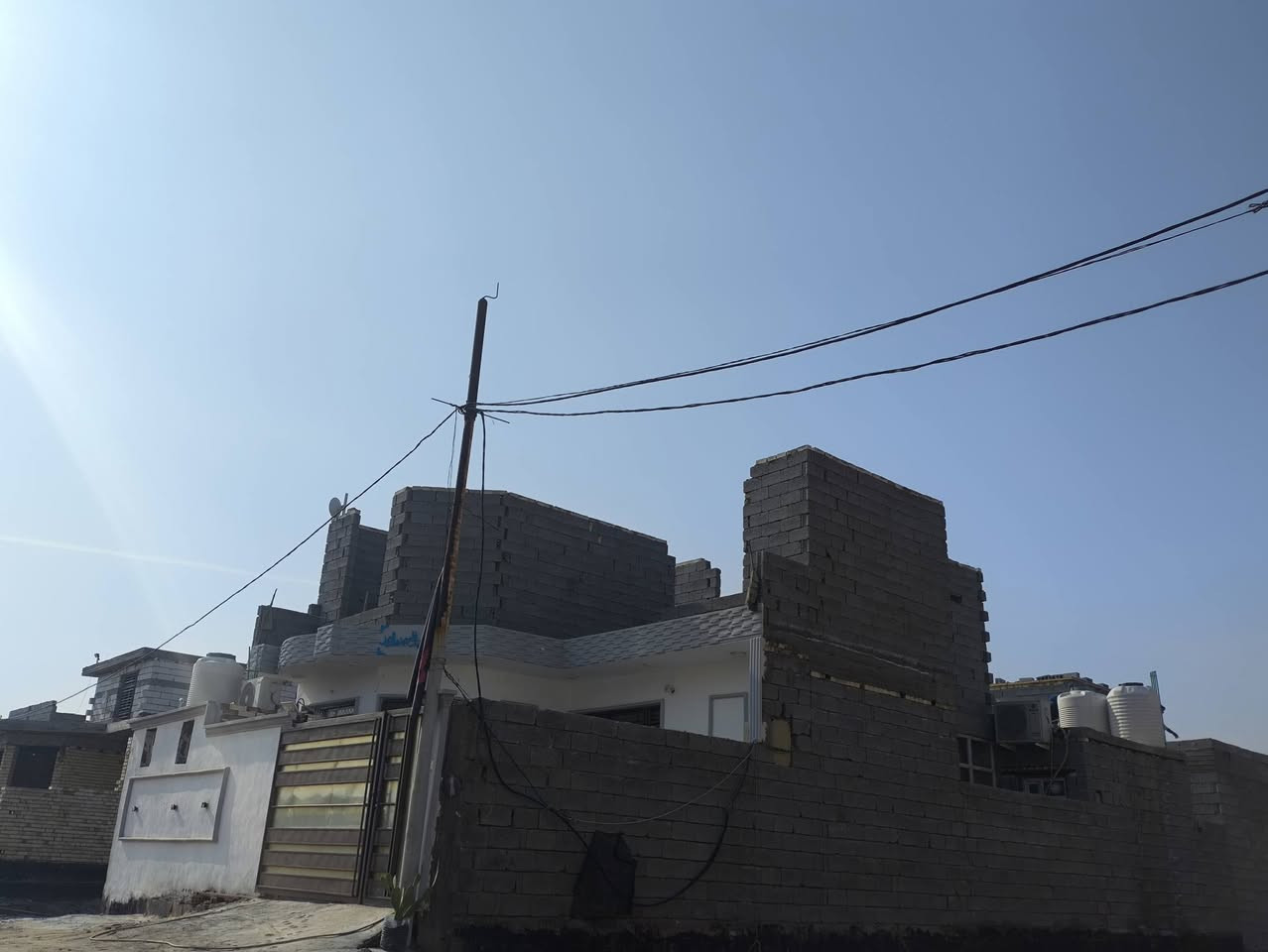 بيت للبيع كربلاء سيد اسماعيل
بيت مساحه 200 متر بيه غرفه و صاله و استقبل و مطبخ و حمامات داخليه و خارجيه الطابق الاول كامل و الطابق الثاني هيكل السعر 120 مليون وبيه مجال الرقم ***********
