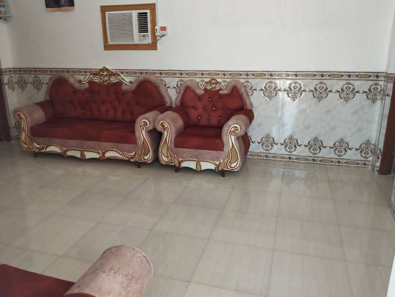 بيت للبيع حي التربه طابقين الطابق الأول
يحتوي على ثلاث غرف نوم زائد غرفة استقبال وصالة ومطبخ وممر وصحيات ودرج وبيتونه وكراج سياره وحديقة. البناء طابوق والسقف كونكريت 

​الطابق الثاني:

غرفة نوم وصالة ومطبخ وصحيات ومخزن ودرج خارجي للشارع مع باب رئيسي. البناء ثرمستون وعكادة صارلة بناء جديد 

​المساحة: 298
 
السند: طابو أسهم قرب مولد عبد الخالق

السعر: 110 وبيه مجال الشراي يتصل بالرقم *********** ويدلل
