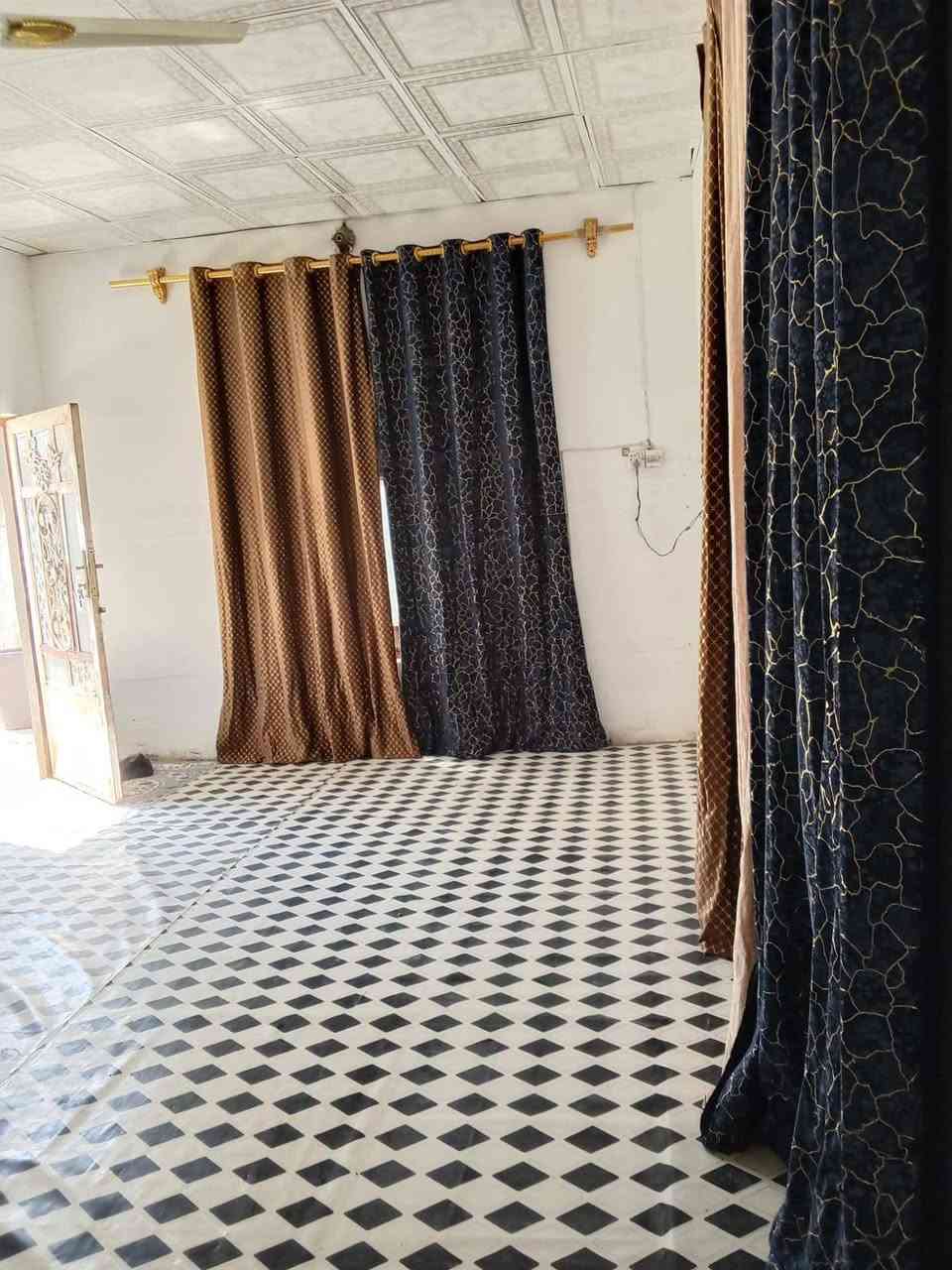 السلام عليكم دار للبيع المساحة 175م مربع واقع حال يتكون من استقبال 6*4 وصاله 6*5 وغرفتين جوى والثالثه طابق ثاني ومطبخ وصحيات خارجية البيت اوقاف العنوان الحمزة الغربي شارع الشريفات الفرع الي مقابيل محل ابو جبار الله يرحمة رابع بيت على الشارع العام السعر خاص ***********
