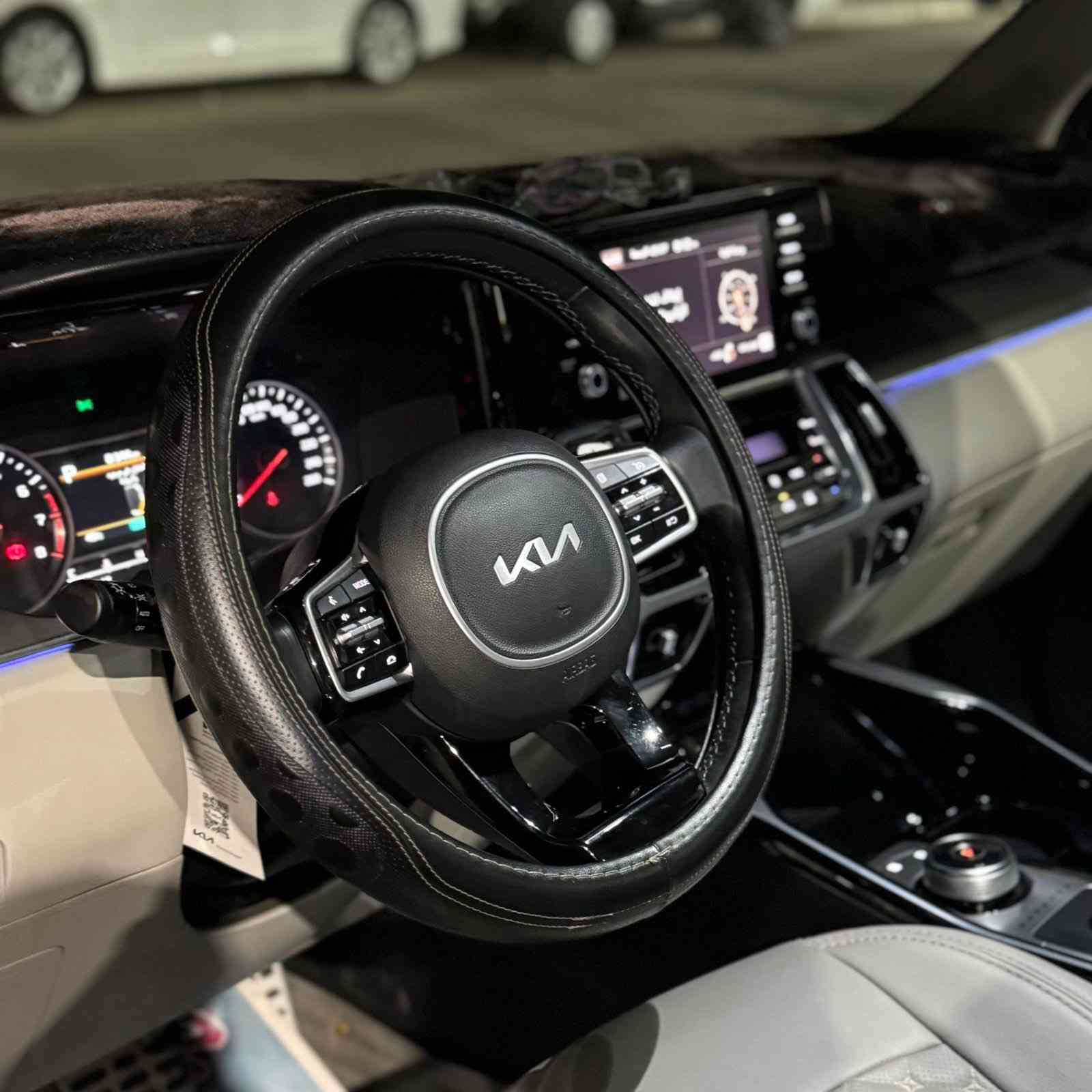 السلام عليكم للبيع كيا سورنتو خليجي موديل ٢٠٢٣ وكالة مكفولة محرك ٦ سلندر ماشية ٣٨ الف كيلو فول بانوراما وكشن كهرباء وترحيب وبصمة ولايت لد السعر ٢٩٨٠٠ رقم انكليزي الجديد سنوية بسمي للاتصال ***********
