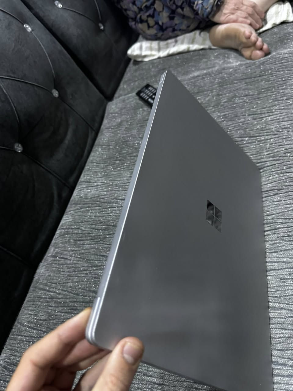 Surface laptop 3 15 
بيع فقط 
Surface Laptop 3 
لمس 2k 
Core i7 1065  الجيل العاشر 
 رام 16GB DDR 4.
• **الهارد**: 256GB  قابل للزياده  SSD (سريع جداً).

• **كرت الشاشة**:  8GB Intel Iris Plus.
• **البطارية**: تدوم لفترة طويلة 6-8 ساعات .
• **المميزات**: تصميم أنيق، خفيف الوزن، وكيبورد مريح
مصنوع من  معدن ألومنيوم و جلد الكانترا الإيطالي .
بيع فقط 
السعر ٦٥٠  الف


**إذا كنت صاحب هذا الإعلان وتريد حذفه لأي سبب، رجاءا أرسل رسالة إلى الدعم الفني**