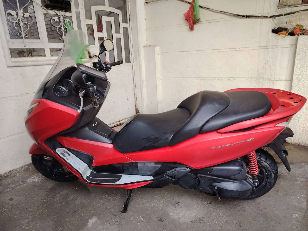 فورزة 012 كفالة مكان بغداد حي الجامعة السعر ١٢ ورقه وبيها مجال مستعجل ***********
