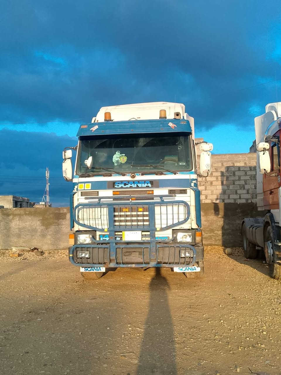 للبيع سكانيا 143 محرك معمر جديد لا صرف ولا نفخ إستفسار على هذا الرقم ***********
