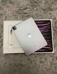 ايباد برو M2 • ١٢٨ • اغراض كامله