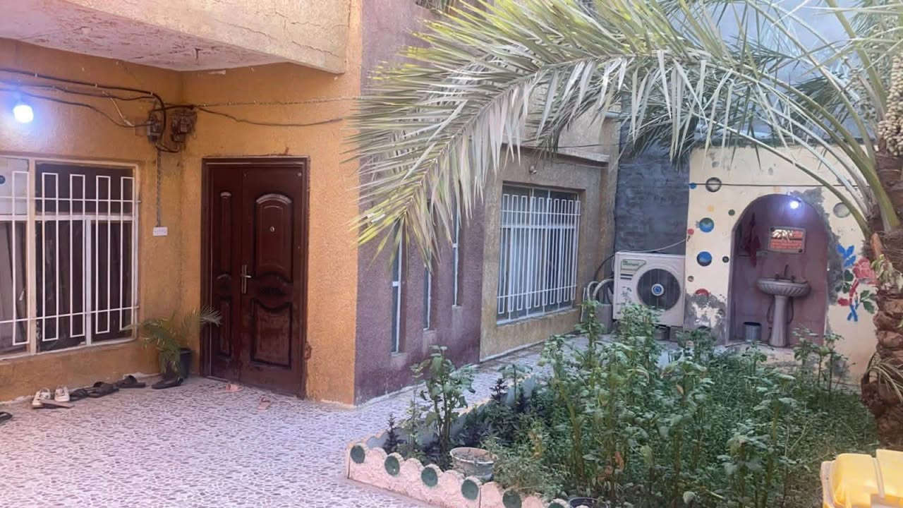 🏠 دار طابو صرف للبيع
الموقع📍 حي المعلمين، قبل فلكة حجي عليوي بشارع.
🔹 المساحة: 240 م².

تفاصيل الدار :يتكون من طابقين 

الطابق الأول: استقبال كبير، صالة، غرفة نوم، مطبخ، صحيات وحمام.

الطابق الثاني: 3 غرف نوم (غرفتان كبيرتان وغرفة صغيرة).

📞 للتواصل والاستفسار:
***********
