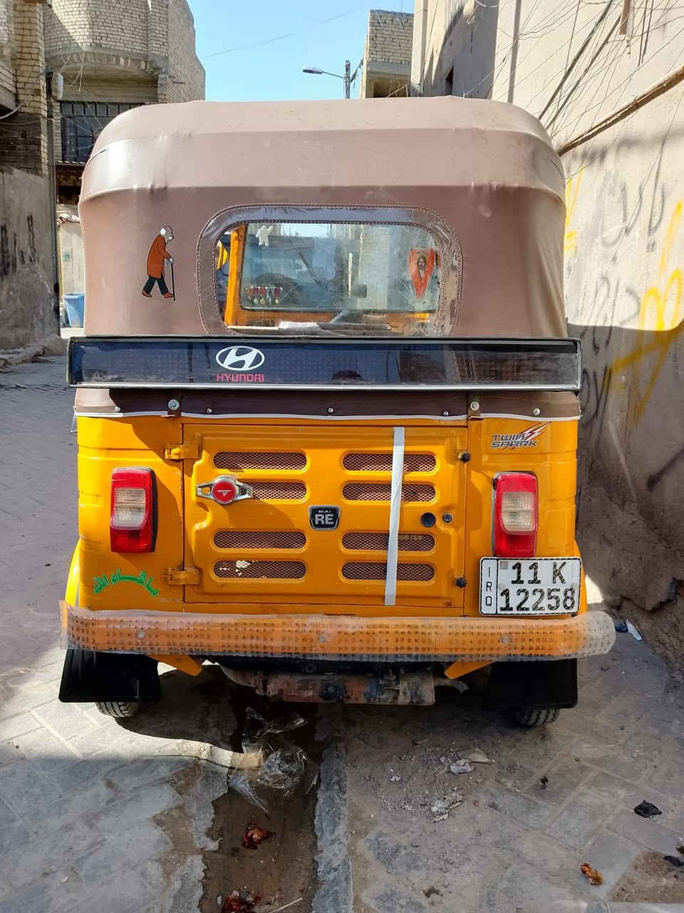 سلام عليكم تكتك للبيع موديل 20 تكتك نضيفه بسمي عارضها ب 7 وبيها مجال مكان مدينة  الصدر الرقم ***********
