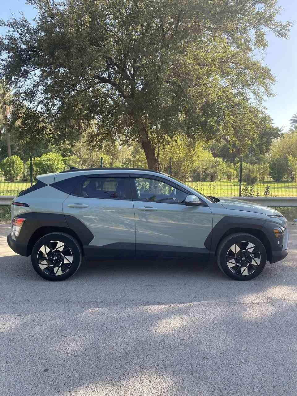 هيونداي كونا 2024 SEL Convenience HTRAC AWD (وارد أمريكي)
حادث بسيط جداً مرفق مع الصور 
جميع الايرباكات سليمة
المواصفات :
•گير تعليگ
•كشنات تدفئة
•شاشة عدادات رقمية
•شحن لاسلكي للهاتف
• محرك 2.0 لتر 4 سلندر بنزين
• نظام دفع رباعي HTRAC AWD
• شاشة معلومات 
• شاشة عدادات رقمية 
• نظام ملاحة (Navigation)
•ابل كار بلاي 
• تشغيل بصمة ودخول ذكي
• مثبت سرعة ذكي بالرادار (Adaptive Cruise Control)
• نظام المحافظة على المسار (Lane Keeping Assist)
• نظام التحذير من الاصطدام الأمامي مع الكبح التلقائي
• مراقبة النقطة العمياء
• تنبيه حركة المرور الخلفية
• تبريد اوتو قطعتين
• مقعد السائق كهربائي
• كاميرا خلفية
• حساسات خلفية
• إضاءة LED أمامية وخلفية
 •درايڤ مود
•ماشية 10   الف
•السعر : 185 وبيها مجال مرقم بغداد بأسمي
العنوان : بغداد سبع ابكار 
رقم الهاتف : ***********
