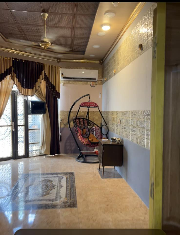 السلام عليكم دار للبيع النجف مزارع ميسان مقابل العسكري عمود 240المساحه 100متر بناء درجه اولا جديد***********
