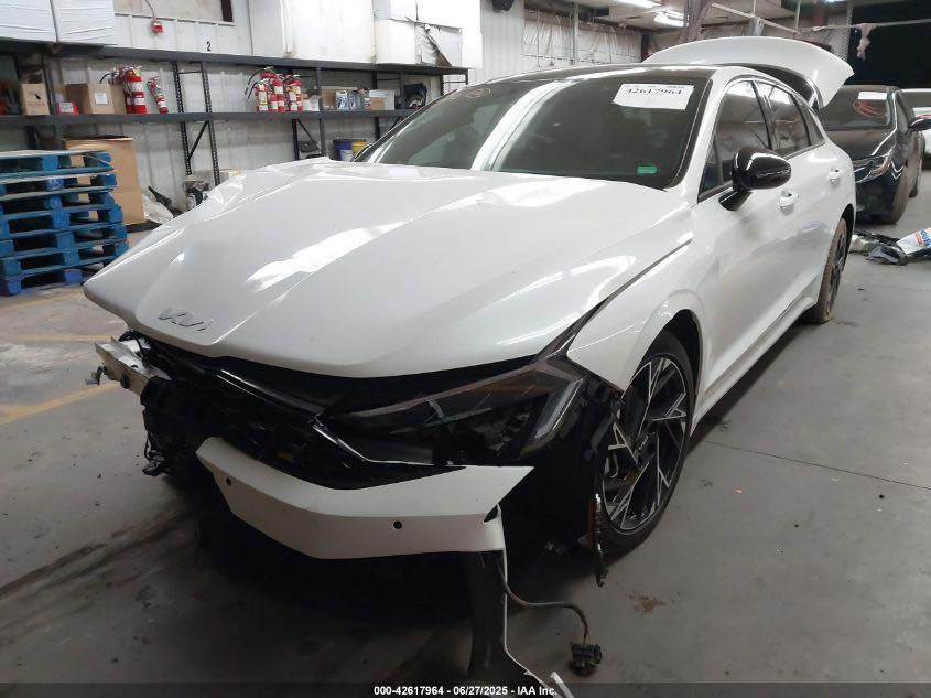 السلام عليكم 
للبيع كيا K5 وارد امريكي موديل 2025
ماشيه 10190mi حادث جاملغ خلفي وبنيد جاملغ امامي بدون شواصي ولا لغود جاهزه ومابيها اي نقص 
السياره فول مواصفات 
داخل احمر 
وبصمه 
رادارات 
مكينه 2500
صور 
الحادث موجوده ويه الصور السعر المطلوب 19000دولار وبيها مجال لشراي 
علي ***********
