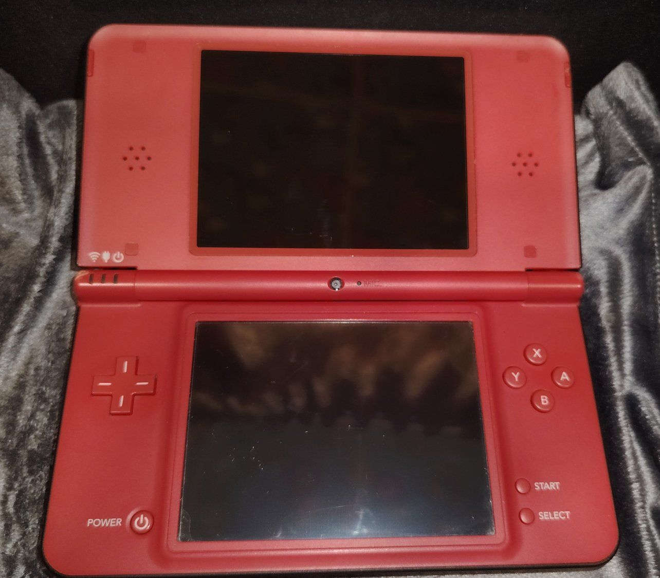 🔥 للبيع جهاز Nintendo DSi XL إصدار ماريو 25th Anniversary 🔥
✅ اللون الأحمر إصدار ماريو النادر
✅ الشاشتين شغالات والجهاز مرتب
✅ الواي فاي والشحن شغال
✅ ويا الشاحن بس يابانيه الأصلي
✅ ويا 16GB SD
✅ بي هواي العاب الي يريد يراسلني خاص
📌 نسبة النظافة: 90% تقريباً
📌 بيه خدوش استخدام خفيفة على الغطاء مثل المبين بالصور
📌 ما بي كرتون
📌 ما ويا قلم   
💰 السعر: 180 ألف دينار عراقي
🚚 توجد خدمة توصيل
للجادين فقط ✨


**إذا كنت صاحب هذا الإعلان وتريد حذفه لأي سبب، رجاءا أرسل رسالة إلى الدعم الفني**