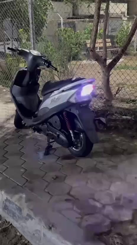 السلام عليكم دراجه للبيع ماكس عدله  دراجه انكطم البلك وفتحنه بس الكور طلعنه البلك فقط دراجه كامله مكمله كله ختم واحد شغاله من لايت الى البك لايت سعر ٧٥٠ وبيه مجال ناصريه حي الشهداء رقم ***********
