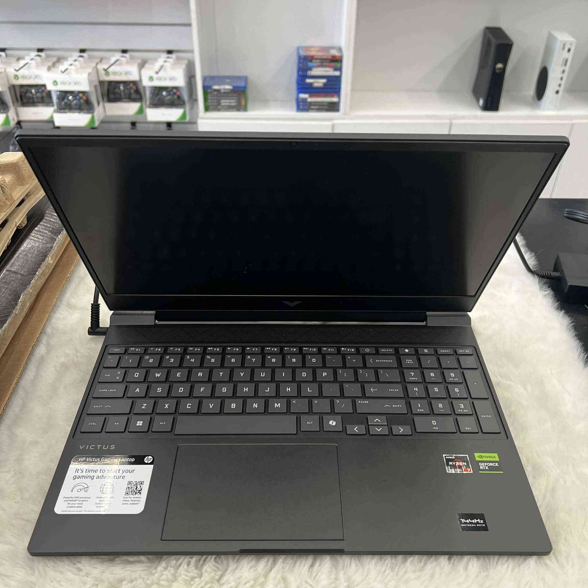 Rayzn 7 7445 HS
Ram 16 ddr5 
NVM 512 gb 
Rtx 4050 6gb 
Scren full hd 144hz 
Hp victos 
Battry 100% 

Zor xawena
*********** كويسينجاك, أربيل
