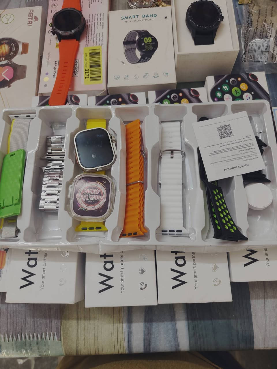 السلام عليكم متوفر جميع انواع الساعات للمهتم ابيع شلع اومفرد العدد 75 ساعه سمارت ولكتروني وباهم ايبادات وجهاز العاب الي مهتم يجي خاص وبل خدمه السكن بغداد الشعله هاتف ***********
