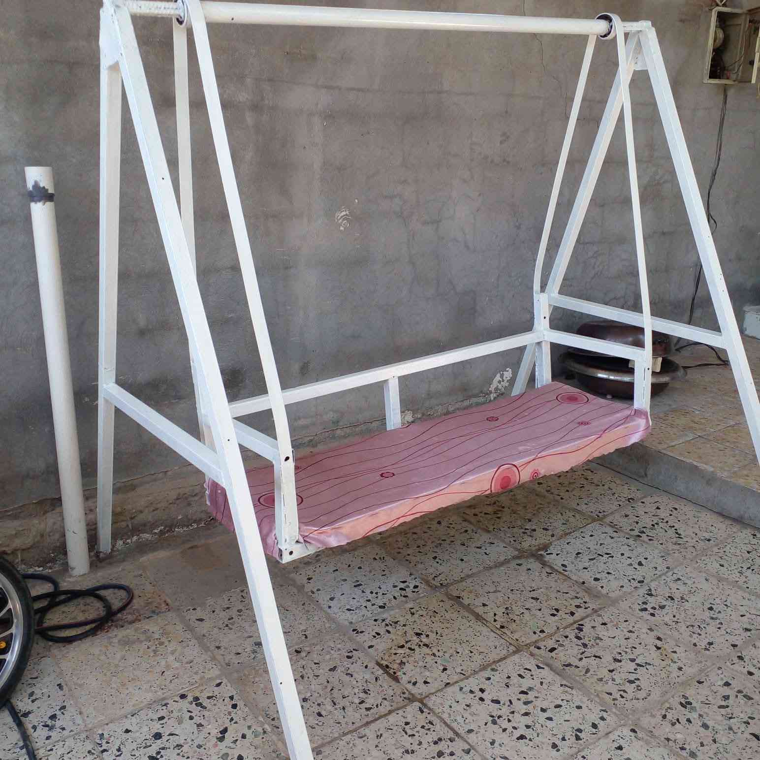 مرجوحه للبيع حداده جديده وقويه مصبوغه جديد سعره 150.مكان ابو غريب الشهداء  ***********
***********
