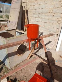 يوجد حداد متنقل وثابت وتوجد جميع انواع لبوب وشبابيك ومحجلات وجميع ميخص...