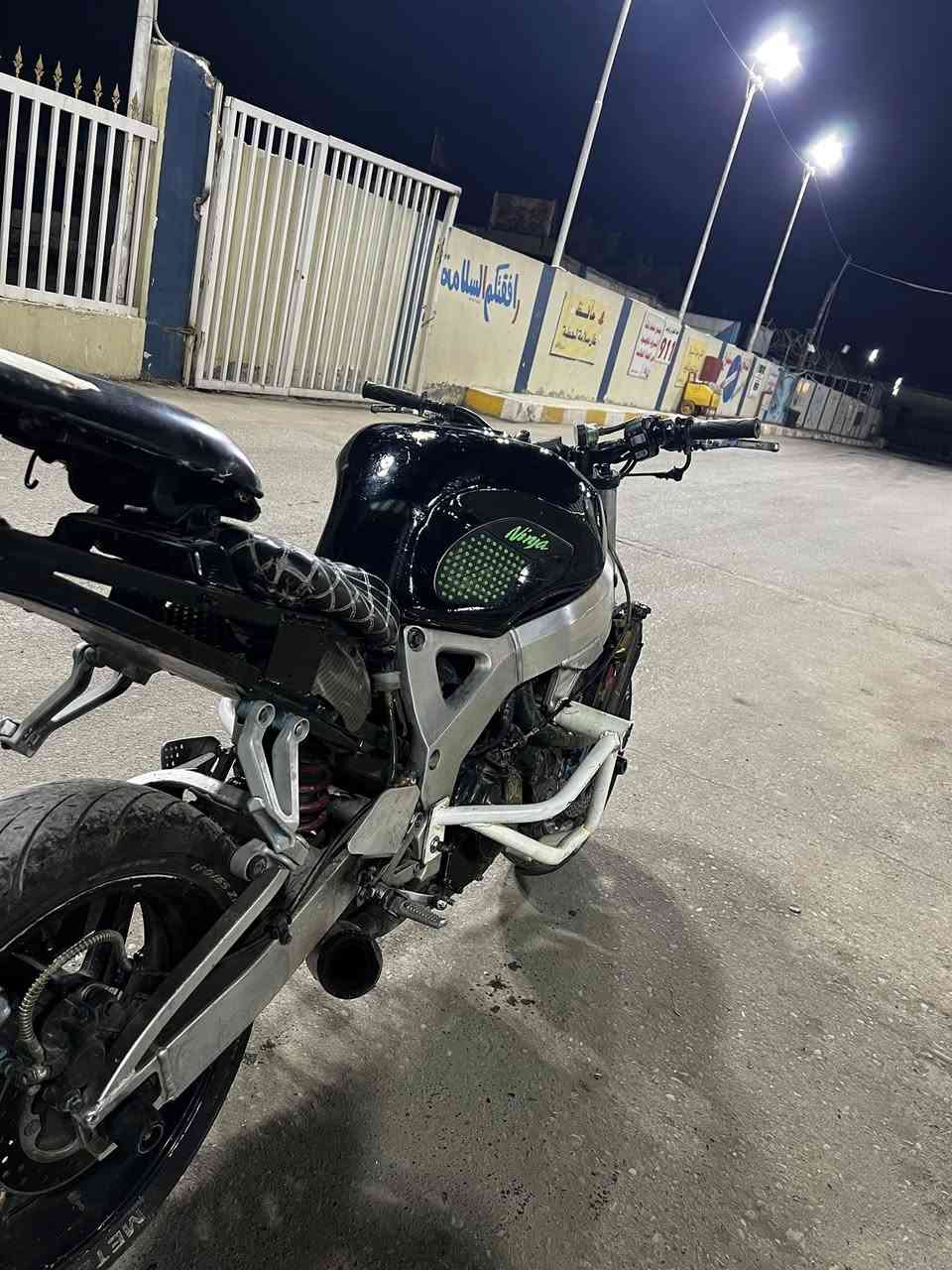 CBR900 للبيع الدراجه بدون اوراق مكفوله سرقه مكينتها ناعمه وحلوه فقط بيها تكطيعه بسبب الكابريترات وسكليتر يچلب لا نضوح ولا دخانه السعر مليونين وربع وبيها مجال بسيط مكاني بغداد بسمايه ***********
