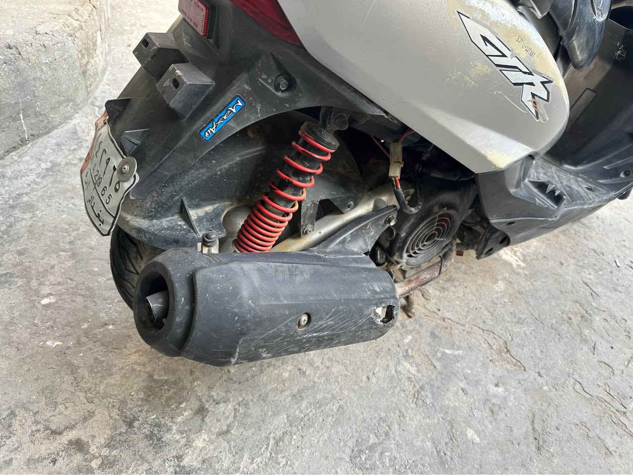 ماكس ثعلب 140 مجفته مره وحده بيها بكن خفيف كابريتر جديد كهربائيات شغالى وما بيها مشكلى تايرات جديده كلجات جديده بريك خلفي خفيف دراجه حلوه ونضيفه 
للستفسار هذا رقمي 
*********** بغداد, العراق
