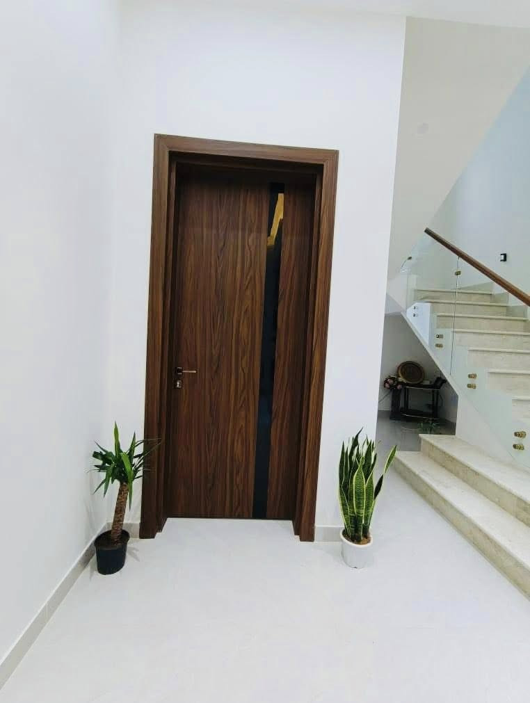 بين بساطة التصميم وقوة التنفيذ.. اختاروا الأبواب اللي تجمع بين عصرية الموديل ومتانة الخشب الأصلي

"نقدملكم أحدث موديلات الأبواب (التركية المودرن) اللي تتميز بـ:
• عزل صوتي وحراري: نظام كبس متطور يضمنلك الهدوء التام داخل غرفتك ويحمي بيتك من حرارة الصيف.
• تصميم هندسي: نقشات دقيقة وبأحدث الماكينات، تضمن تناسق المربعات والخطوط بنسبة 100%.
• نظام كتم الأتربة: چارچوب مزود بربلات أصلية تمنع دخول الغبار والضوضاء، وتخلي سدة الباب ناعمة وراقية.
• متانة تدوم: خشب MDF عالي الكثافة مغلف بقشرة طبيعية، مقاوم للرطوبة ويحافظ على جماليته لسنين طويلة.
ننفذ لكم كافة القياسات والتصاميم حسب طلبكم.. لأننا نعتني بأدق التفاصيل.
للحجز والاستفسار (واتساب): 📱
• ***********
• ***********
