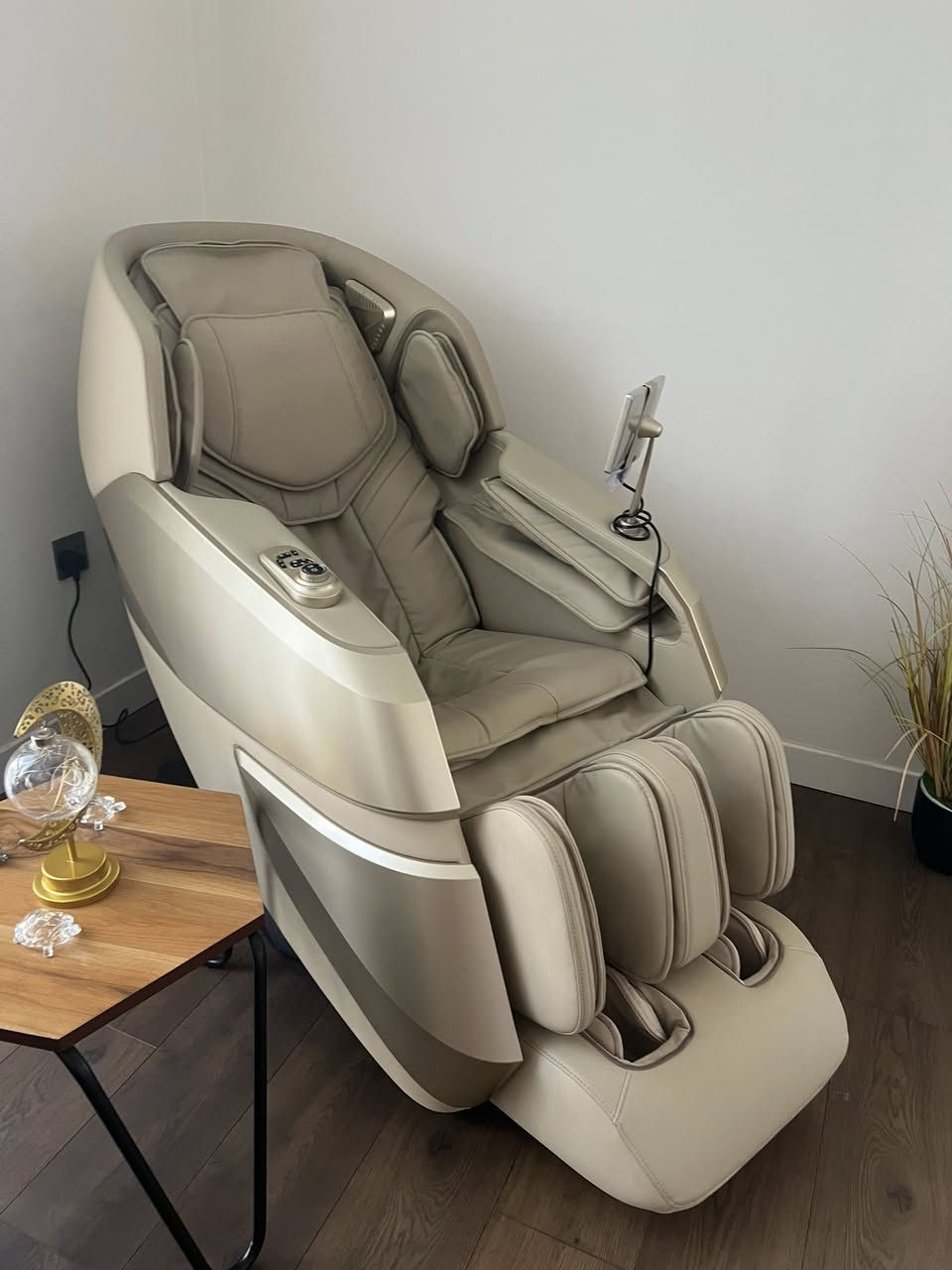 طخم للبيع نضيف مابي عيب  وبراد ماي وكرسي مساج اي استفسار تصلو وتساب او على رقم***********
