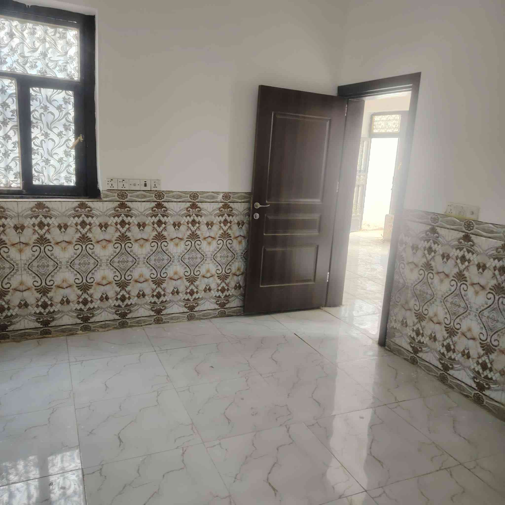 طابو زراعي المساحة125م طابق واحد عكاده بناء طابوق موقع وخدمات كافة الخدمات
غرفتين صالة استقبال مطبخ صحيات منور طارمة سطح الديوانية حي الامين السعر 45مع المجال الشراي مراسلة الصفحة او الاتصال لطفا ***********
