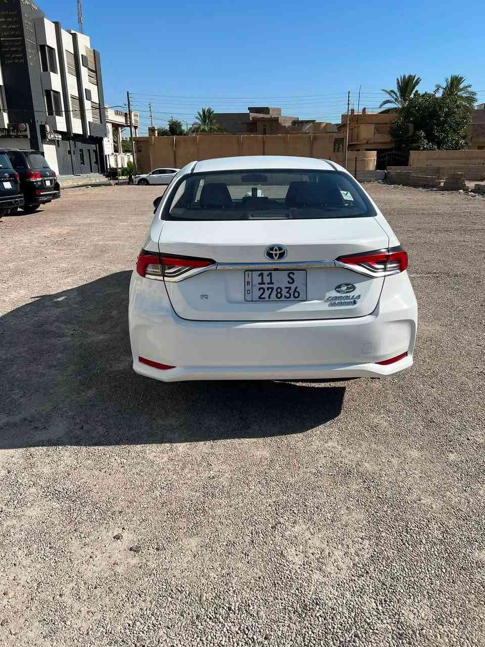 كورلا للبيع موديل 2021
              مواصفات السياره العلامة الزرقاء
* ✅ محرك هايبرد سعة 1.8 لتر مع ناقل حركة e-CVT.
* ✅ نظام دفع أمامي (FWD).
* ✅ مصابيح أمامية LED.
* ✅ مصابيح خلفية LED.
* ✅ جنوط ألمنيوم قياس 16 إنش.
* ✅ كاميرا خلفية.
* ✅ مثبت سرعة.
* ✅ نظام تشغيل بالبصمة (Smart Key) إذا كانت هذه الفئة مجهزة به.
* ✅ شاشة وسطية مقاس 8 إنش مع Apple CarPlay وAndroid Auto.
* ✅ فرامل إلكترونية (EPB) مع Auto Hold.
* ✅ نظام الثبات الإلكتروني (VSC) ومساعد صعود المرتفعات (HAC) وABS.
* مرفق السونار
* السعر 137 وبيها مجال
* مكان السياره الرمادي
* للاستفسار *********** واتساب
