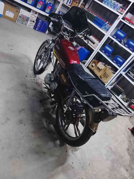 ايراني للبيع 5 كير موديل 23 دراجة لا تبخير ولا نضوح مكينة نضيفة نقص كهربائيات بيهن طبك ونمر 3 شويه تخربط الباقي كله شغال ونضيف الدراجة مال شغل وكرب سعر 450 بيها مجال بسيط مكاني بغداد جديده رقمي ***********
