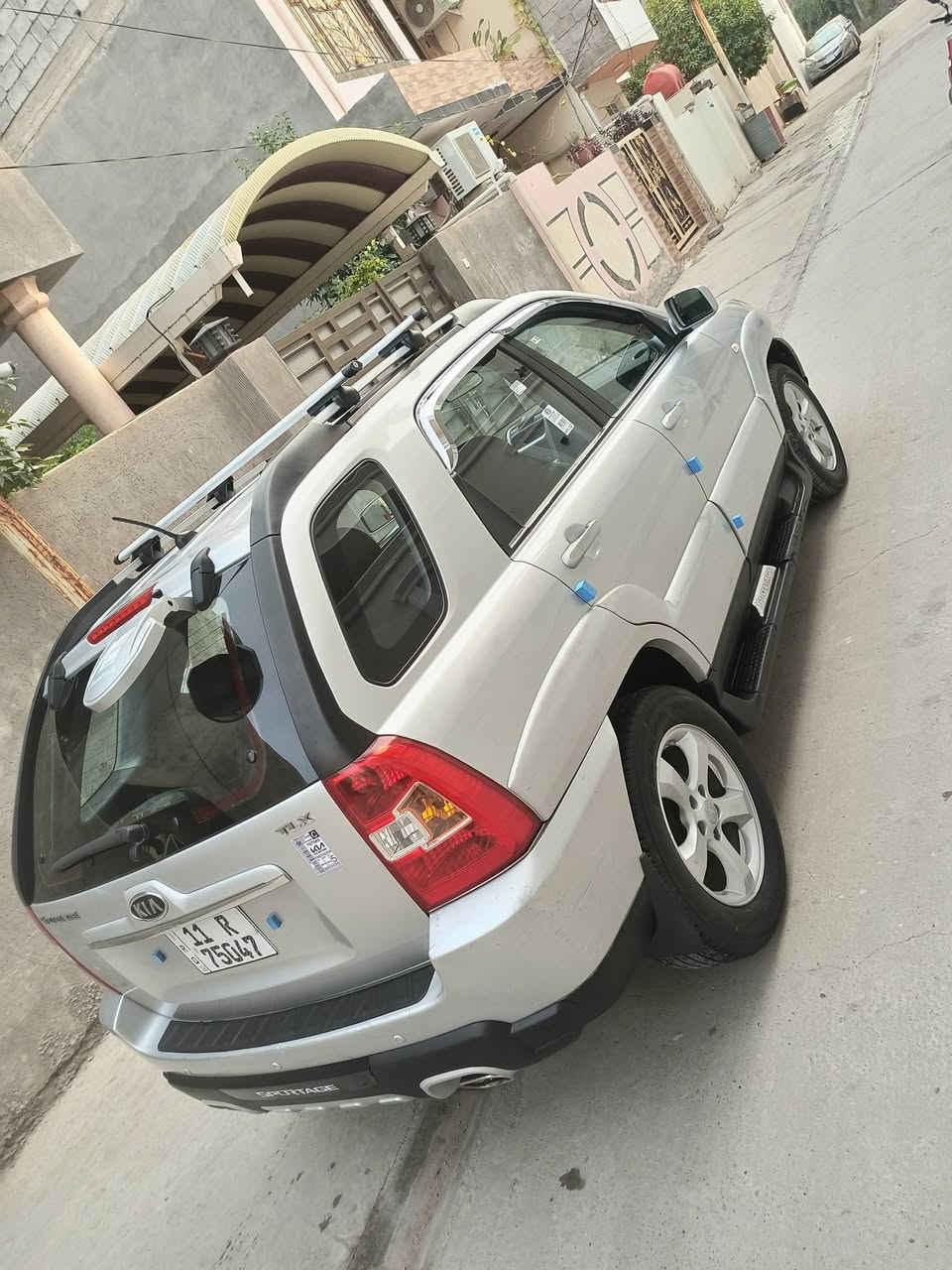 السلام عليكم شباب سبورتج موديل 2010 رقم بغداد الدولي الجديد السياره مكفولة كفاله  من الصبغ والضرر وحتى من البارد والسونار  موجود بالصور السياره كوريه أم الفول عدى الفتحه السياره مري شفط شفتات ستيرن تبريد بيانو تدفئه وتبريد بالكشنات دسك امامي خلفي حساسات خلفيه السياره تخم تاير جديد صدر كله جديد السعر 128 مكان السياره ديالى بعقوبة وهذا رقمي ***********
