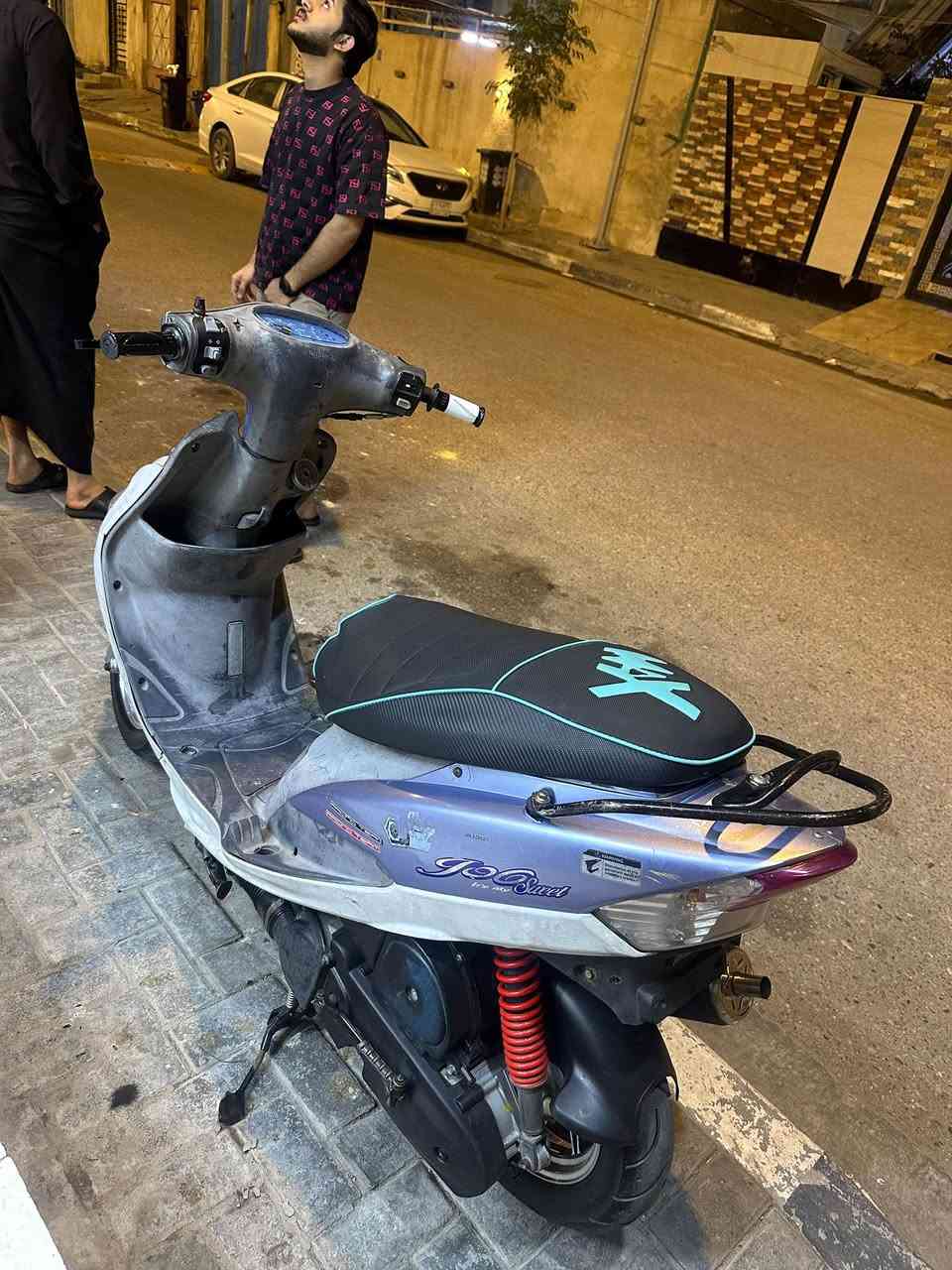 ماكس قجمة للبيع بوشة 55 
كفرات بلاد ختم واحد ويا المحرك 
بيها كلج امامي رياضي ويل نجمة
شلعة ومعدل فول
سلف شغال 
نقصها كفر الكدام فقط 
السعر 700وبيها مجال
الرقم ***********
