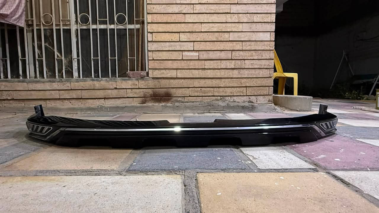 🔹 لحية أمامية مستعملة خاصة بسيارة هيونداي توسان 2024.
🔹 اللون: أسود لامع (Gloss Black).
🔹 الحالة: نظيفة جدًا، بدون كسر بلحيه 
🔹 جاهزة للتركيب
💰السعر: (80)
📞 للتواصل: (***********)
