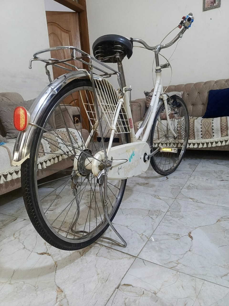 اسلام عليكم شباب عندي هذة البايسكل بناتي رايدة للبيع رايدة130الف وبي مجال  البايسكل من شركة بريدجستون Bridgestone  الشركة اليابنية... مكاني بغداد البياع الشهداء قرب جامع الكبيسي هذة رقمي الي يحب يشتري بي واتساب***********
