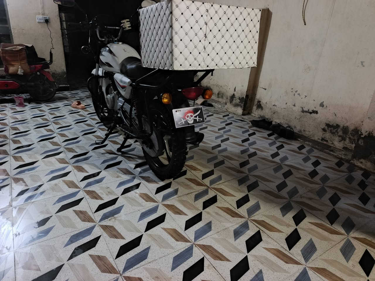 سلام عليكم دراجة للبيع بوكسر موديل 21 اوراق شرط الترقيم تخم تاير باتري كهربائيّات كلهة شغالة السعر والتفاصيل اتصل واني خادم مكان ديالى بعقوبة تقاطع السادة رقمي ***********
