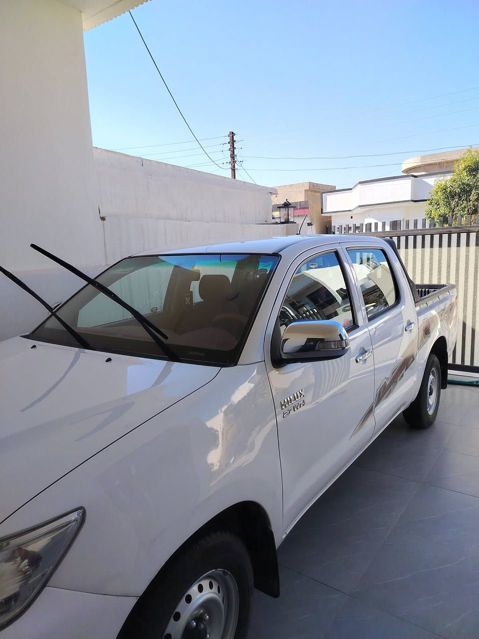 تویتا  هایلۆکس مــەرزییـە(2013) گێڕو مەکینە بەشەت گێر عادیە  سـەنەوی بەناو خۆمانەوەیە تــا(2028)تازەیە کۆبۆن بەنزینی هەیە  ژ.م[***********]
