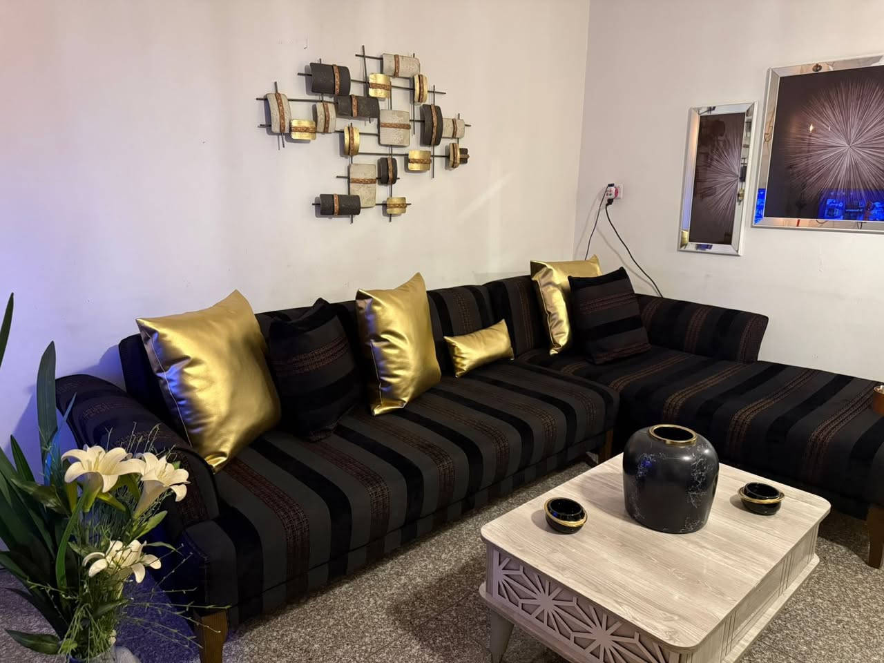 كورنر مع كرسي تركي سرير اي ظرر مابي تكمه وثكيل بشكل هيكله كله خشب زان حتى الأرجل خشب مو بلاستك سفنجه سوفت لونه جوزي واسود مكان بغداد الشراي يتفظل خاص


**إذا كنت صاحب هذا الإعلان وتريد حذفه لأي سبب، رجاءا أرسل رسالة إلى الدعم الفني**