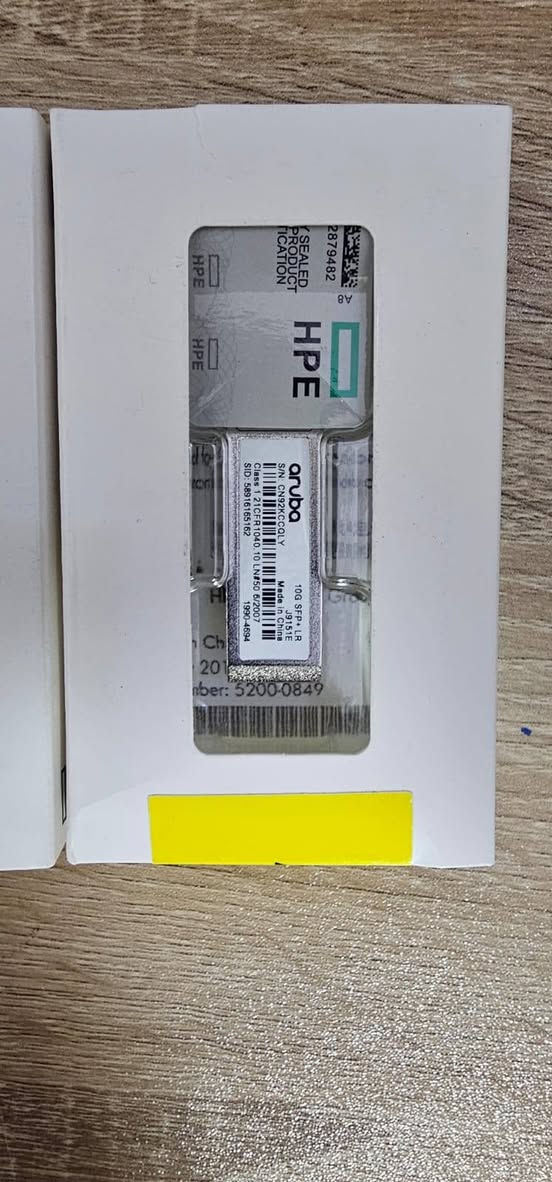 هذا المنتج هو جهاز إرسال واستقبال HPE Aruba 10G SFP+ LC LR (موديل J9151E) المستخدم في شبكات البيانات.
نوع المنتج: وحدة إرسال واستقبال ضوئية (Transceiver Module). 

السرعة: 10 جيجابت في الثانية (10GbE). 

المدى: يصل إلى 10 كيلومترات عبر الألياف الضوئية أحادية الوضع (Single-mode fiber). 

التوافق: مصمم للعمل مع محولات HPE Aruba وغيرها من البنى التحتية للمركز البيانات. 

المميزات: يدعم مراقبة التشخيص الرقمي (DOM) للتحقق من أداء الوحدة. 

الي يخدمه ينطيني سعر المراسله ع الرقم ***********
