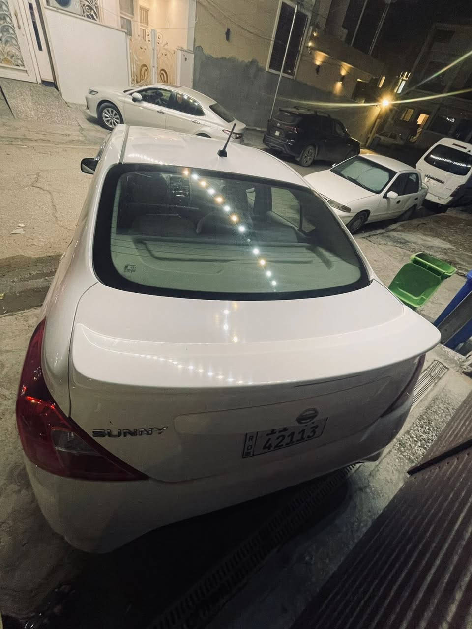 السلام عليكم 
نيسان صني 2019 ماشيه 111 السيارة خير من الله كل نقص مابيه صدر جديد صار شهر من بدلته تخم تاير درهم مذب عليه بيه صبغ بالجنطه نصه وبار بالجامغ الامامي مال سائق والسونار مرفق مع الصور مكانه بغداد حي الجامعة السعر 108 وبيه مجال بسيط وللاستفسار اكثر الاتصال على الرقم ***********
